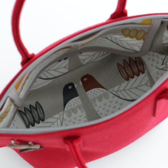 Lunch bag in red, inner bag textile design "Cluck Cluck".