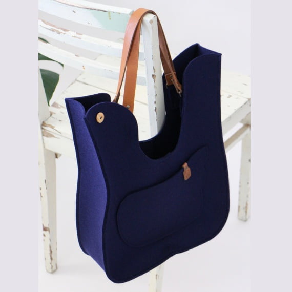 Bird handbag in navy blue