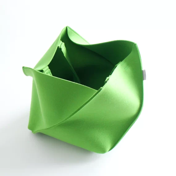 Folding Bag in Grass Green (diagonal)