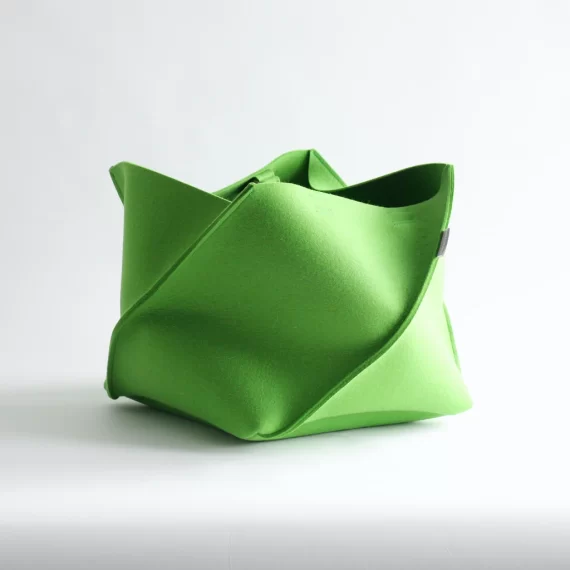 Folding Bag in Grass Green (horizontal diagonal)