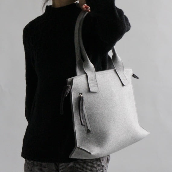 Work Bag in light grey with a model
